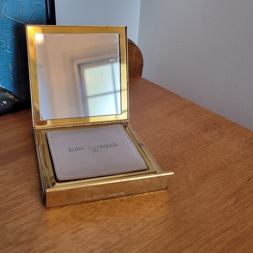 Vintage antique Elgin America compact with mirror